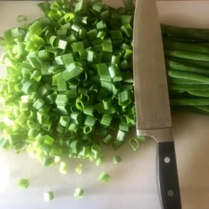 Heirloom Egyptian Walking Onion Sets - 5 Hardy Perennial Bulbs for Summer/Fall Planting - Image 4