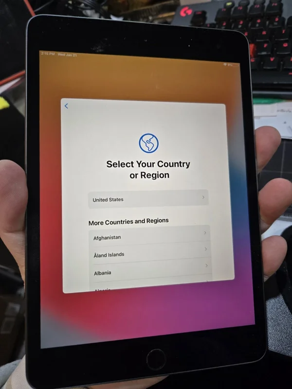 iPad Mini 5th Gen 7.9'' 64GB A2133 Wi-Fi Only Space Gray - For Parts - Image 1