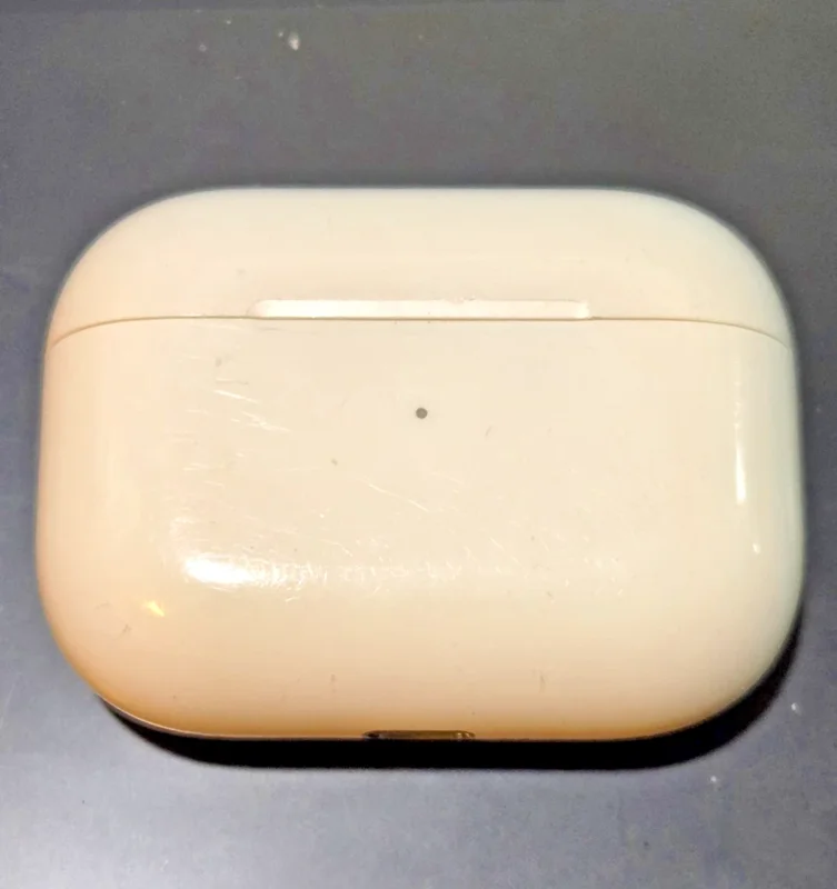 Replacement Charging Case for AirPods Pro 1st Gen A2190 - Used White - Image 1