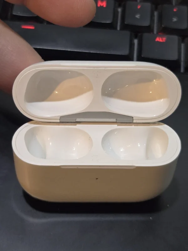 Replacement Charging Case for AirPods Pro 1st Gen A2190 - Used White - Image 3